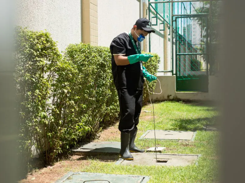 o que faz um zelador de condominio​